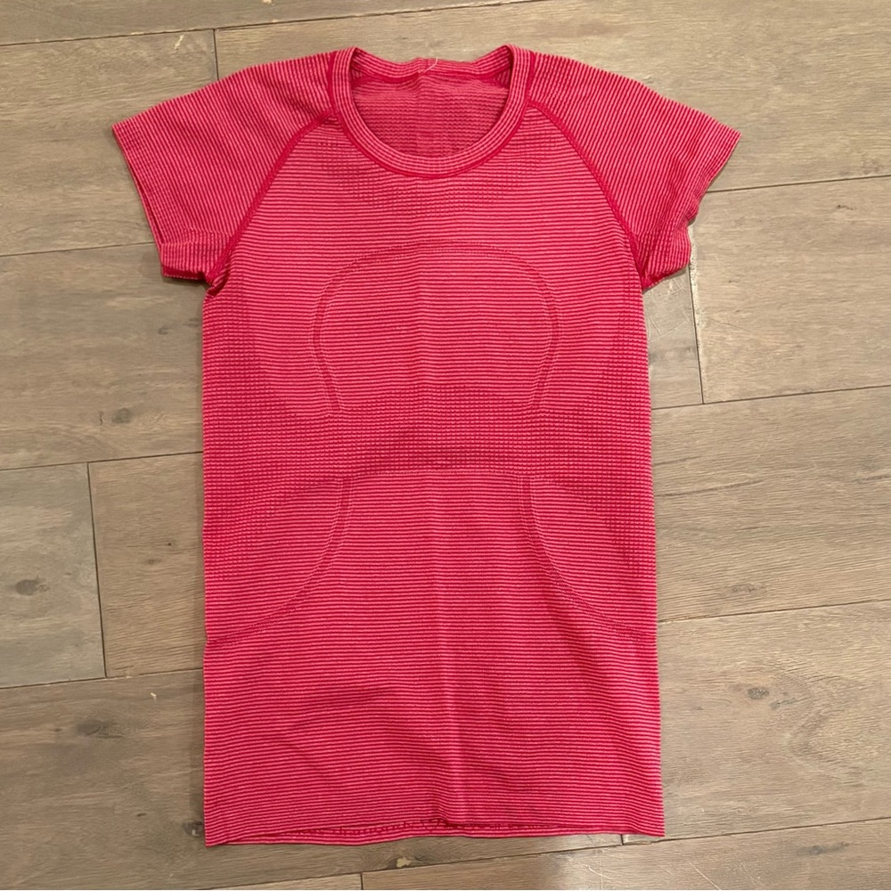 Lululemon Athletica Red Short Sleeve Tee